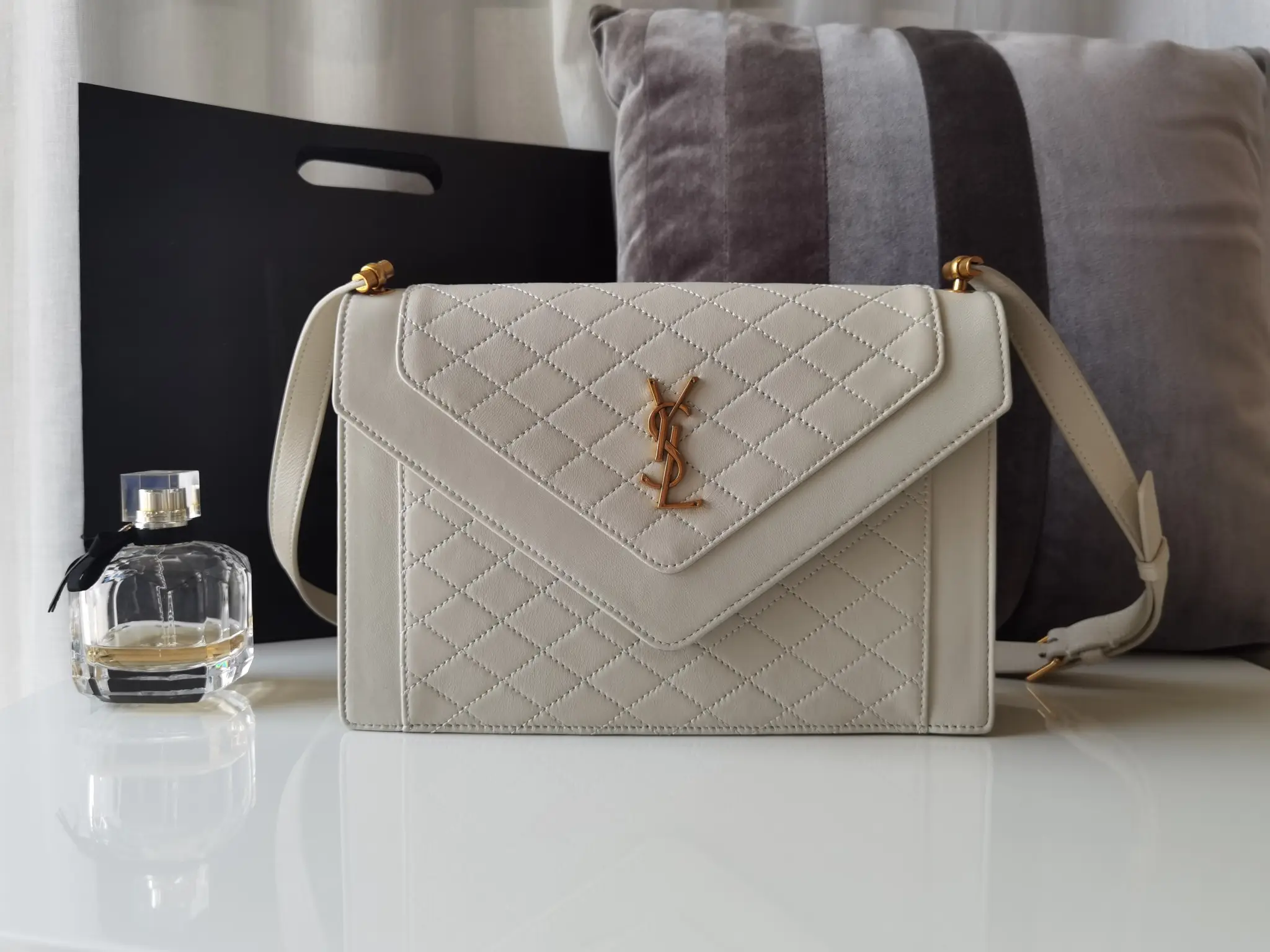 SLP Gaby shoulder bag made of diamond stitched leather ✨✨ Use classic envelopes properly
