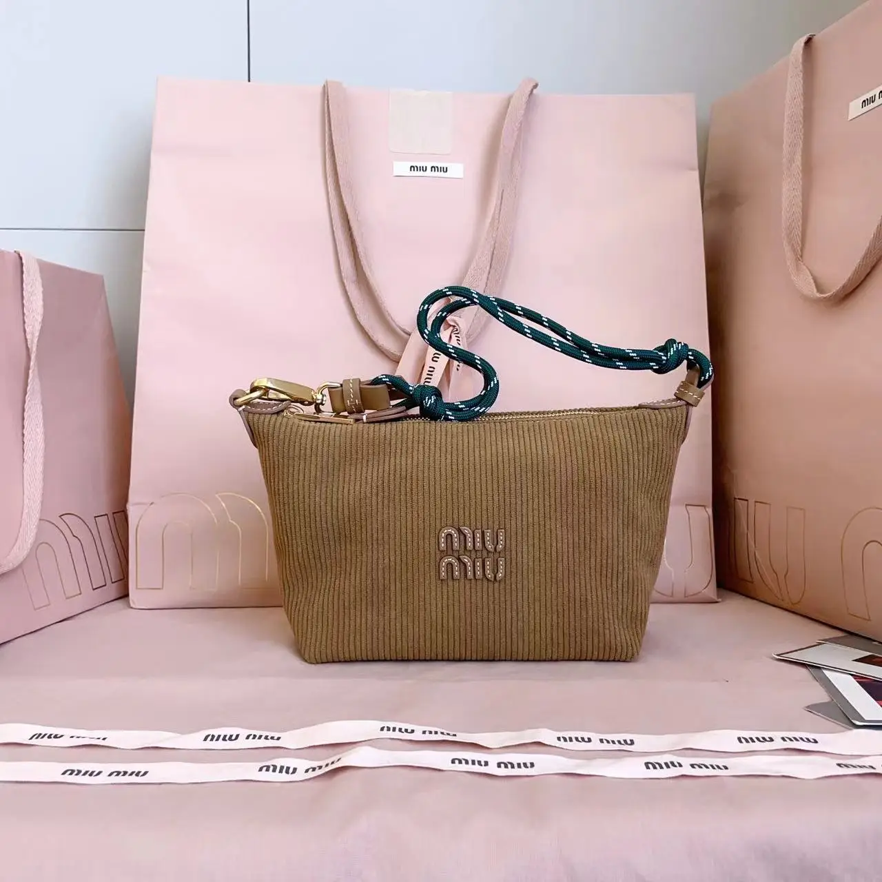 5NE841， New canvas lunch box bag, made of velvet fabric, with a high-quality and practical texture, front