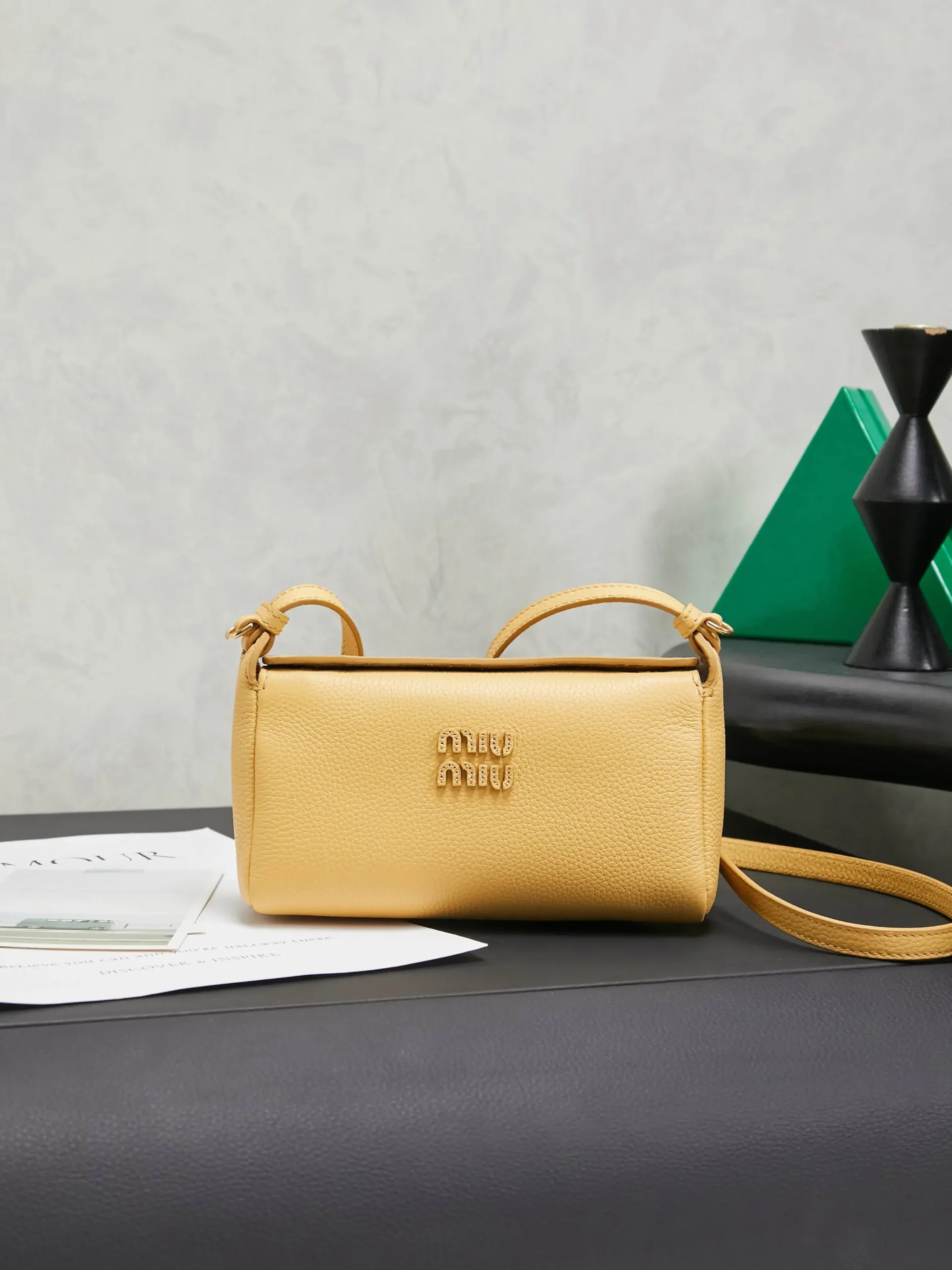 5BE097 Miu's Japanese pop-up crossbody bag, made of top-quality imported cowhide with a textured leather surface