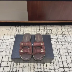 '- 26P Spring/Summer New Chanel Small Fragrance Chain Edge Double C Water Diamond Button Cool Slippers Magic