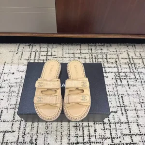 '- 26P Spring/Summer New Chanel Small Fragrance Chain Edge Double C Water Diamond Button Cool Slippers Magic