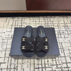 '-
26P Spring/Summer New Chanel Xiaoxiang Classic Double C Water Diamond Button Cool Slippers Magic