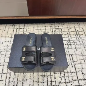 '- 26P Spring/Summer New Chanel Xiaoxiang Classic Double C Water Diamond Button Cool Slippers Magic