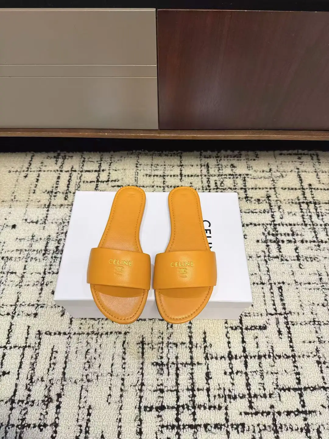 CELINE 2026ss New Product Triumphal Arch Simple Flat Slippers! Casual laziness