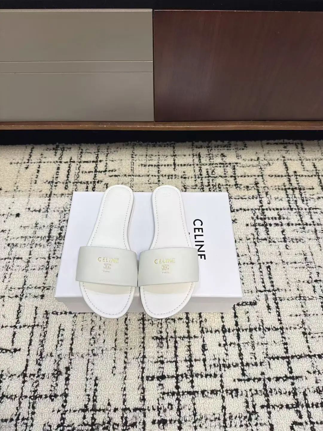 CELINE 2026ss New Product Triumphal Arch Simple Flat Slippers! Casual laziness