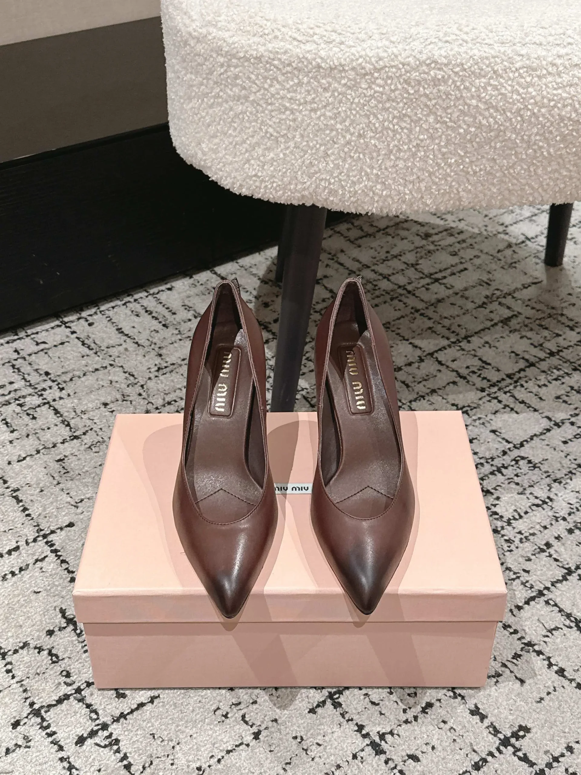 300 miu26 Spring New Pointed High Heels Shallow Mouth Single Shoes!
M's high heels are too