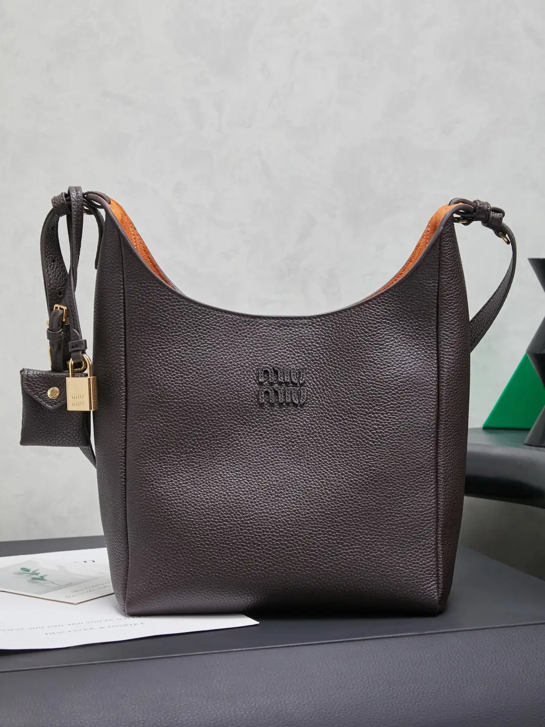 5BE098: Miu's Japanese pop-up tote bag, made of top-quality imported cowhide with a high-quality leather surface