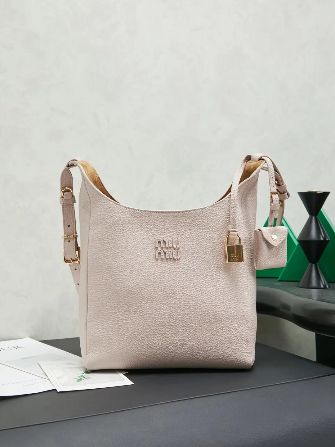 5BE098: Miu's Japanese pop-up tote bag, made of top-quality imported cowhide with a high-quality leather surface