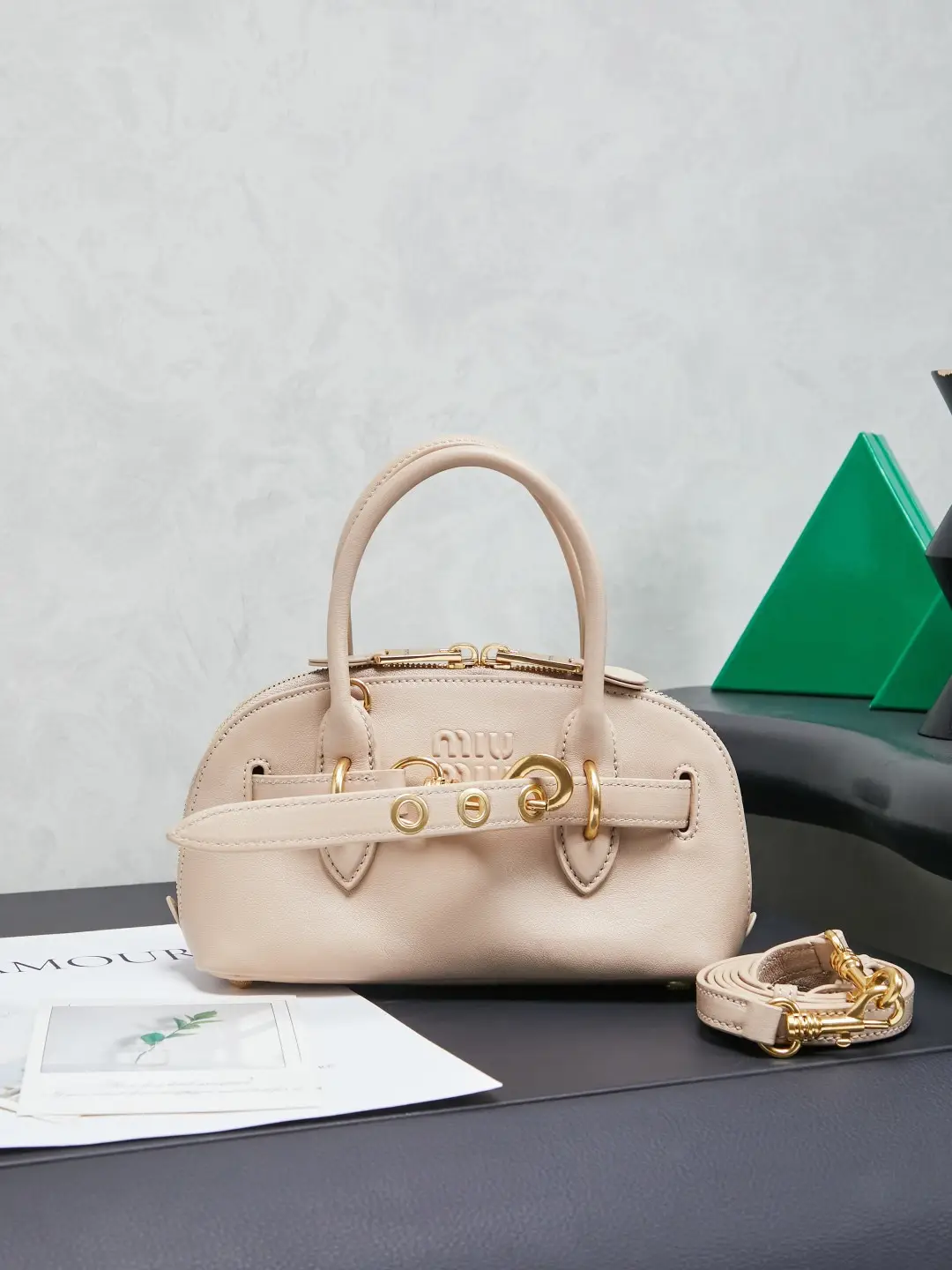 5B, Miu's new popular mini shell bag, made of top-grade retro plant-based soft sheepskin with a retro frosted feel