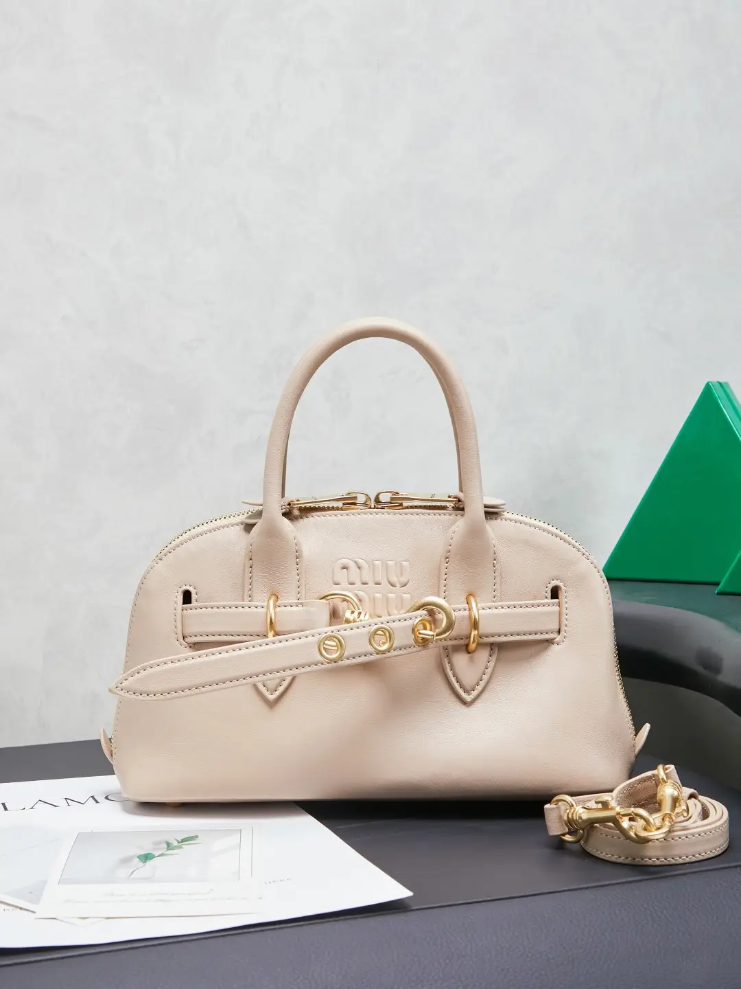 5BB169, Miu's new popular bowling bag, made of top-notch retro plant-based soft sheepskin, retro