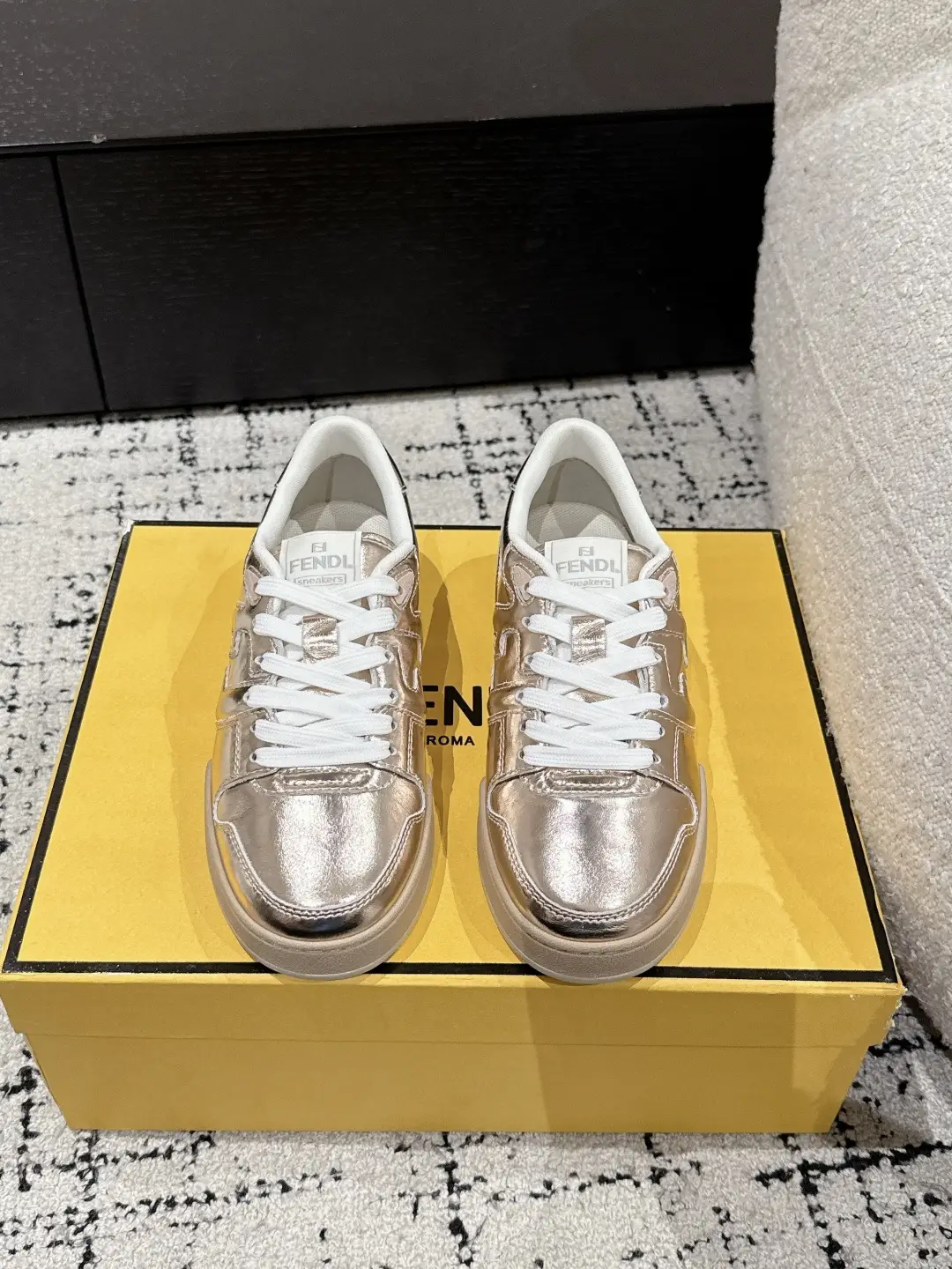 350 men+10 # couple style
Fendi 25 is the best