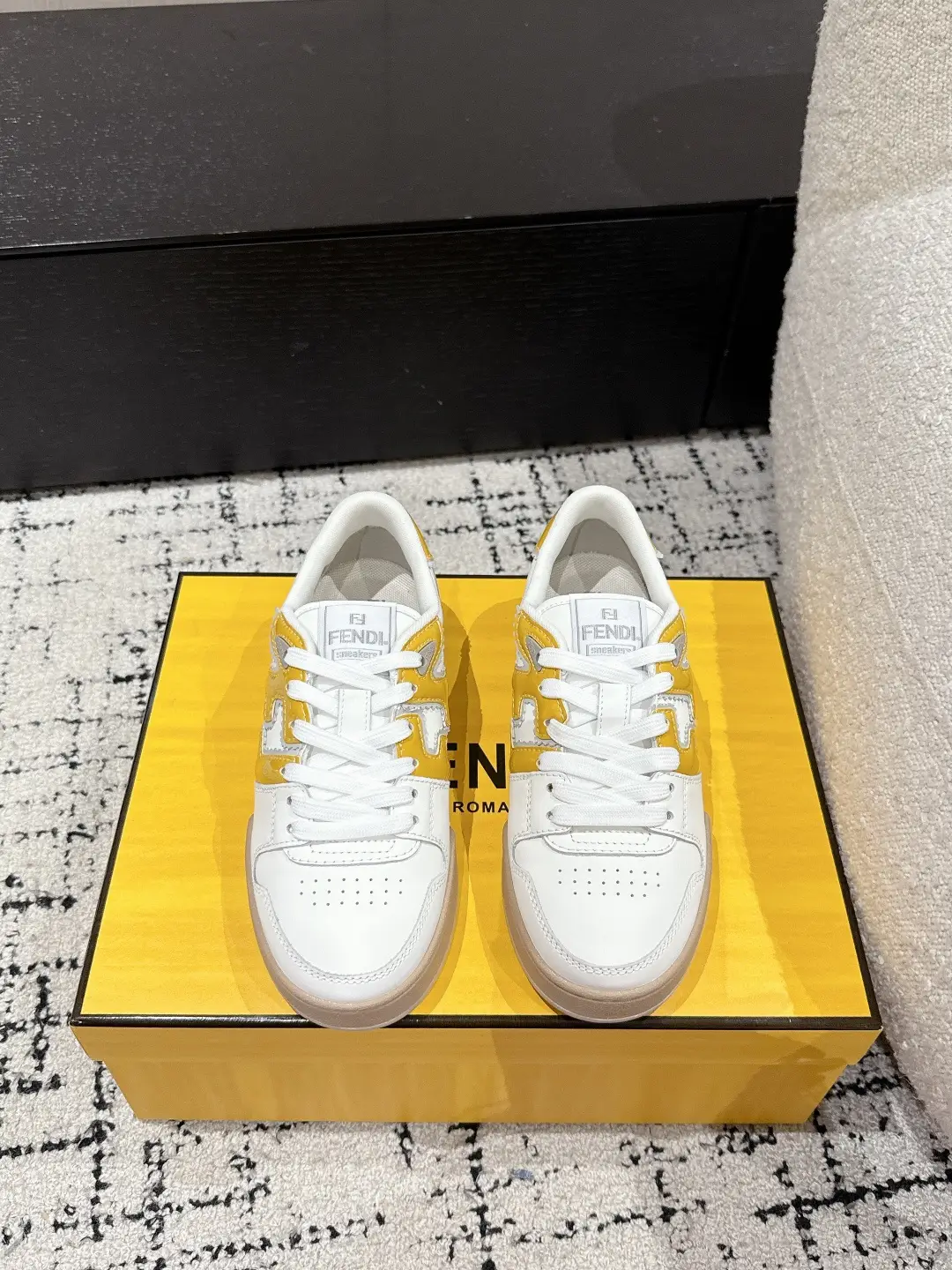 350 men+10 # couple style
Fendi 25 is the best