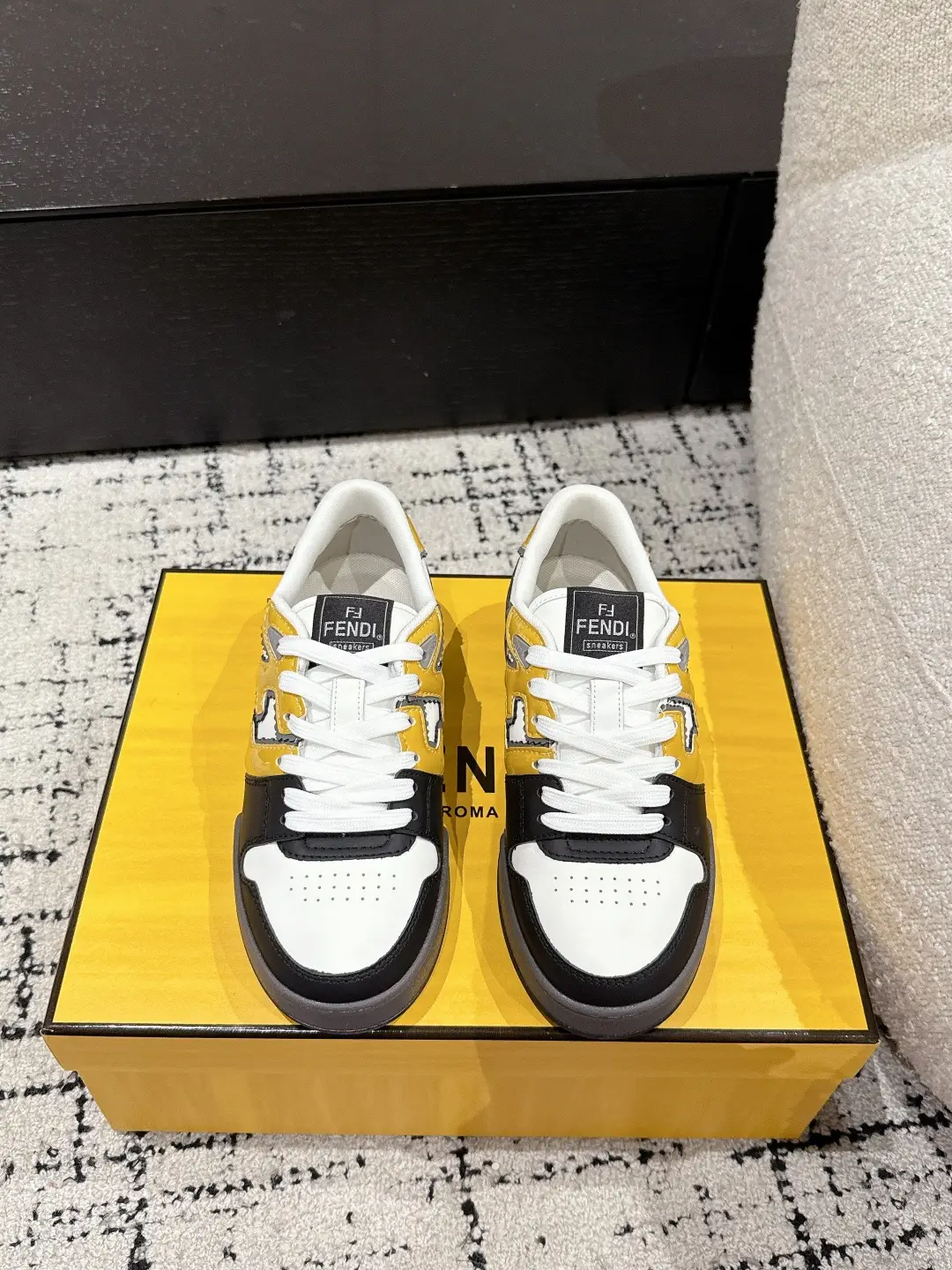 350 men+10 # couple style
Fendi 25 is the best