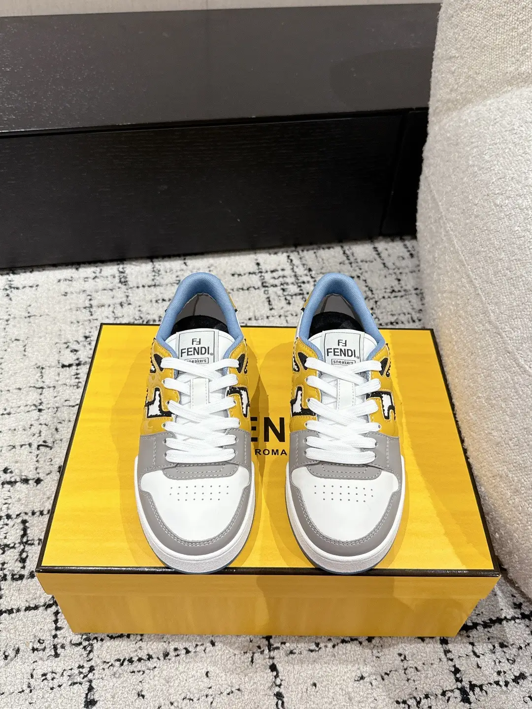 350 men+10 # couple style
Fendi 25 is the best