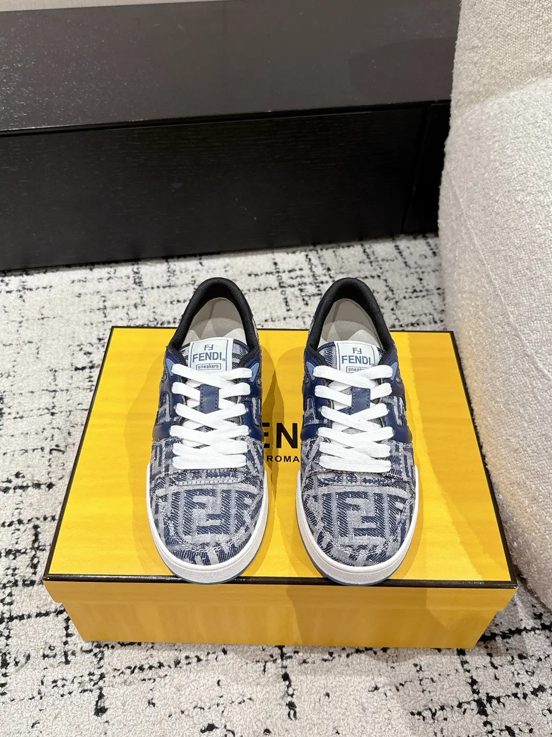 340 men+10 # couple style
Fendi 25 is the best