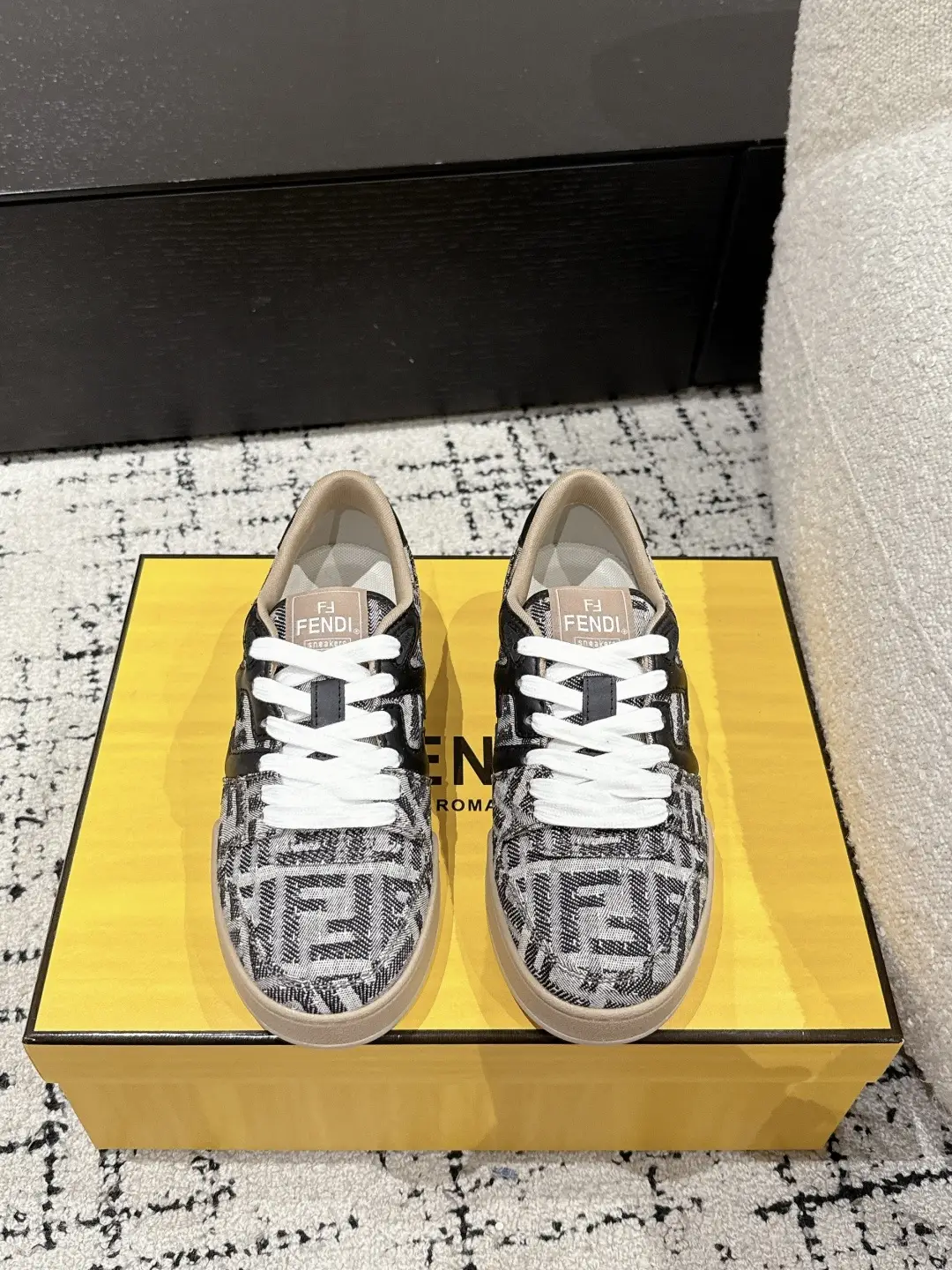 340 men+10 # couple style
Fendi 25 is the best