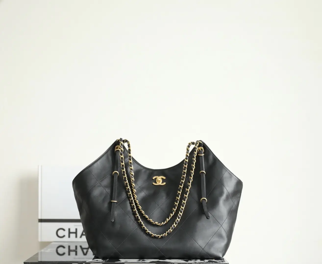Bat shopping bag
Size: * * [Original Leather]