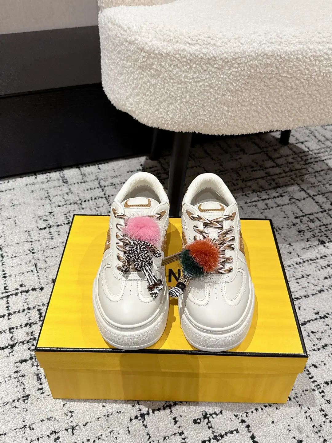 360  #
FENDI 25 Match Plat