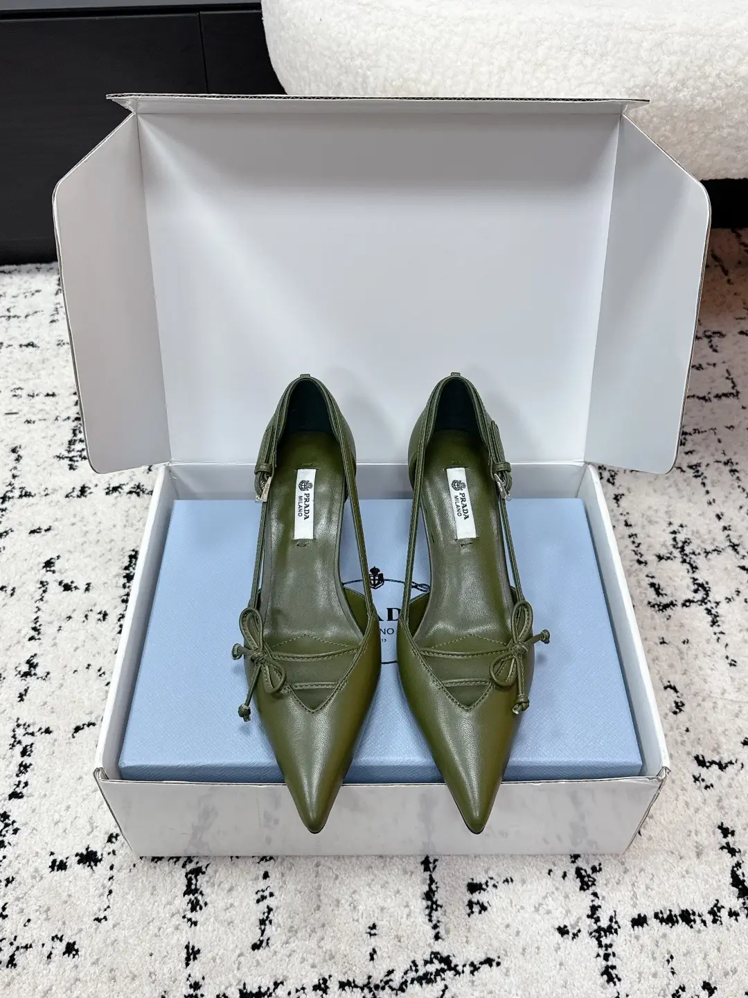 330 # Purchasing grade
Prada 26 Latest Fashion Show Tips
