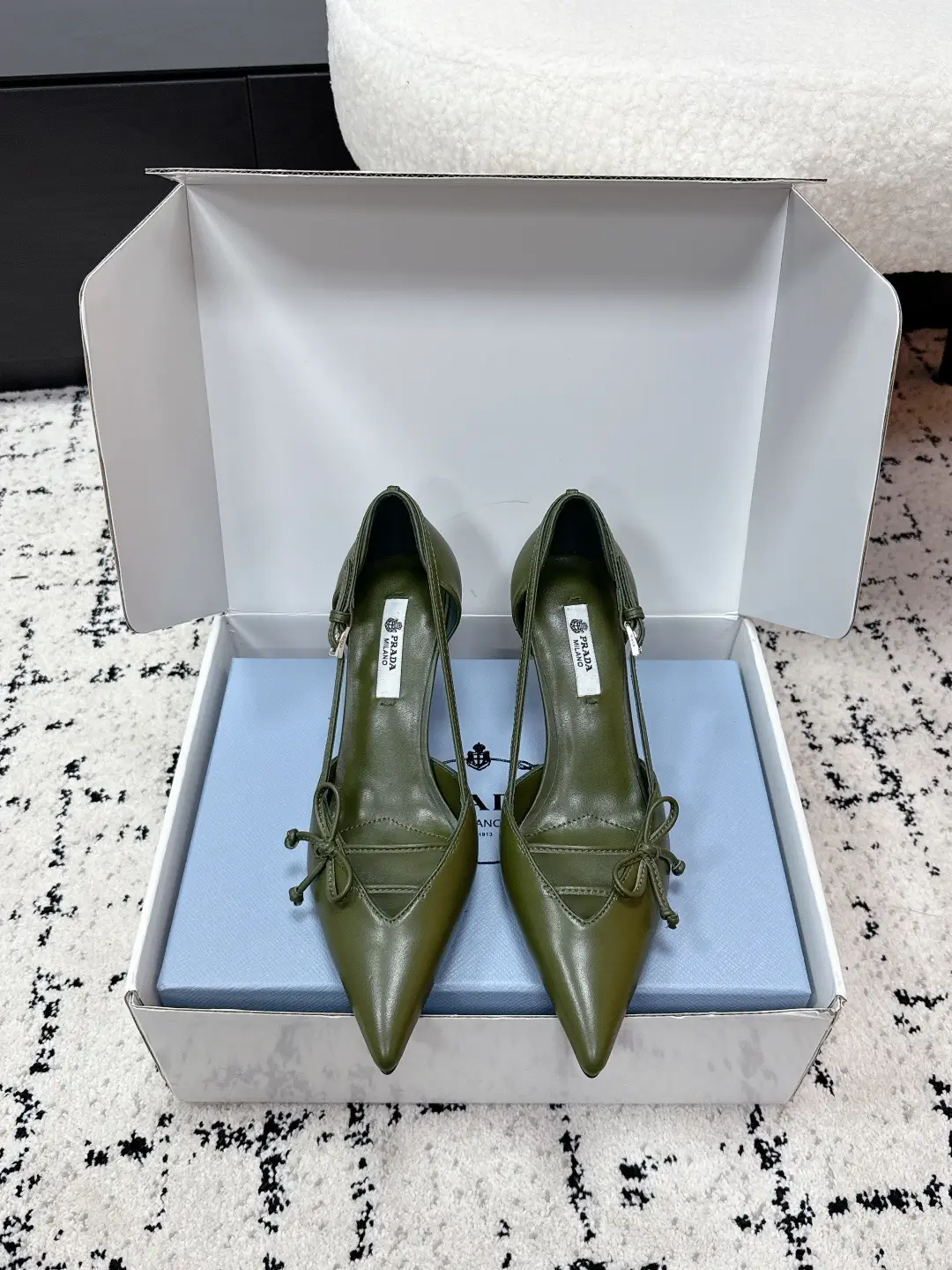 330 # Purchasing grade
Prada 26 Latest Fashion Show Tips
