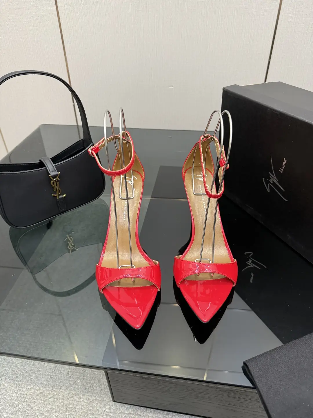 Highest version 300
Giuseppe Zanotti— SS2