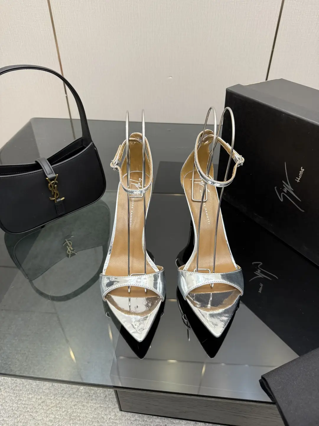 Highest version 300
Giuseppe Zanotti— SS2