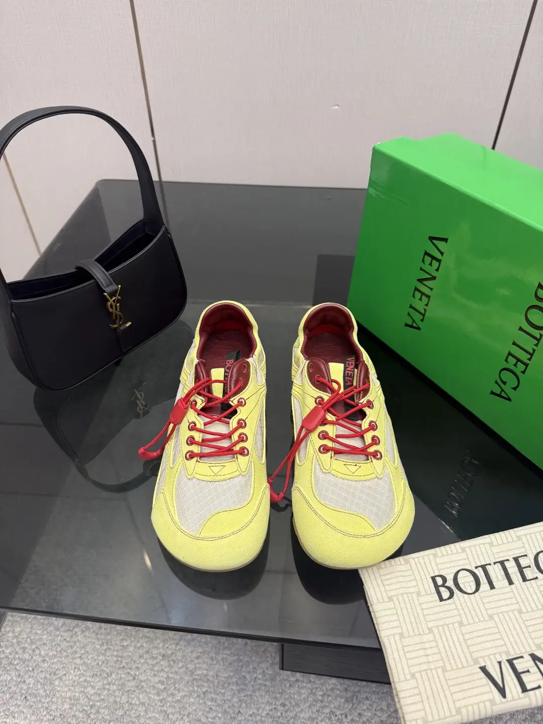 Female P Male
BV Orbit Flash sneakers
Lemon yellow