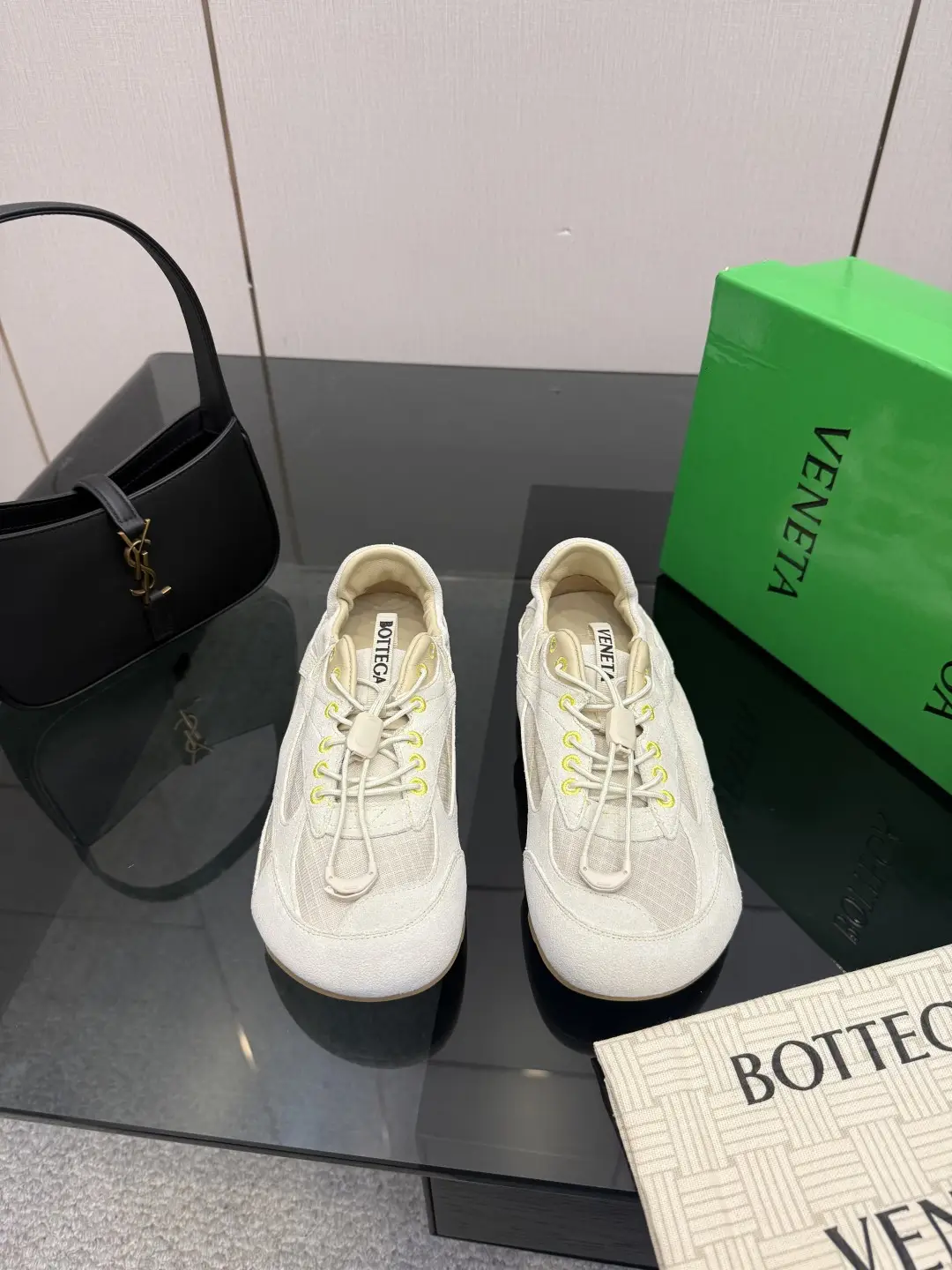 Female P Male
BV Orbit Flash sneakers
Lemon yellow