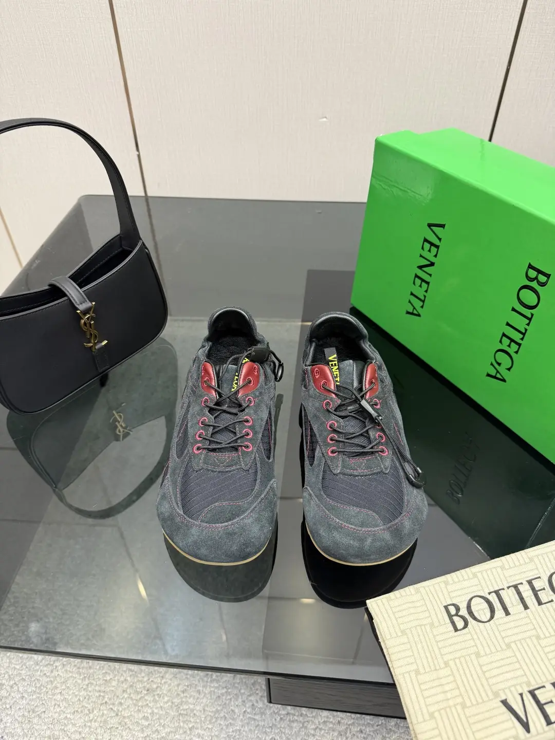 Female P Male
BV Orbit Flash sneakers
Lemon yellow