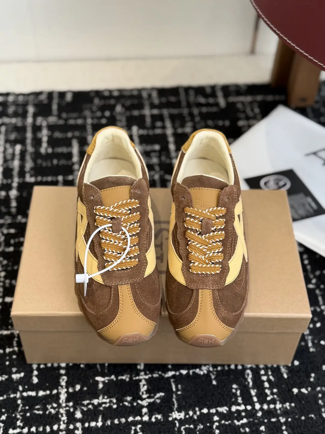 Purchasing grade 270
ASH 26ss spring and summer new thin soled German training shoes, one pair can