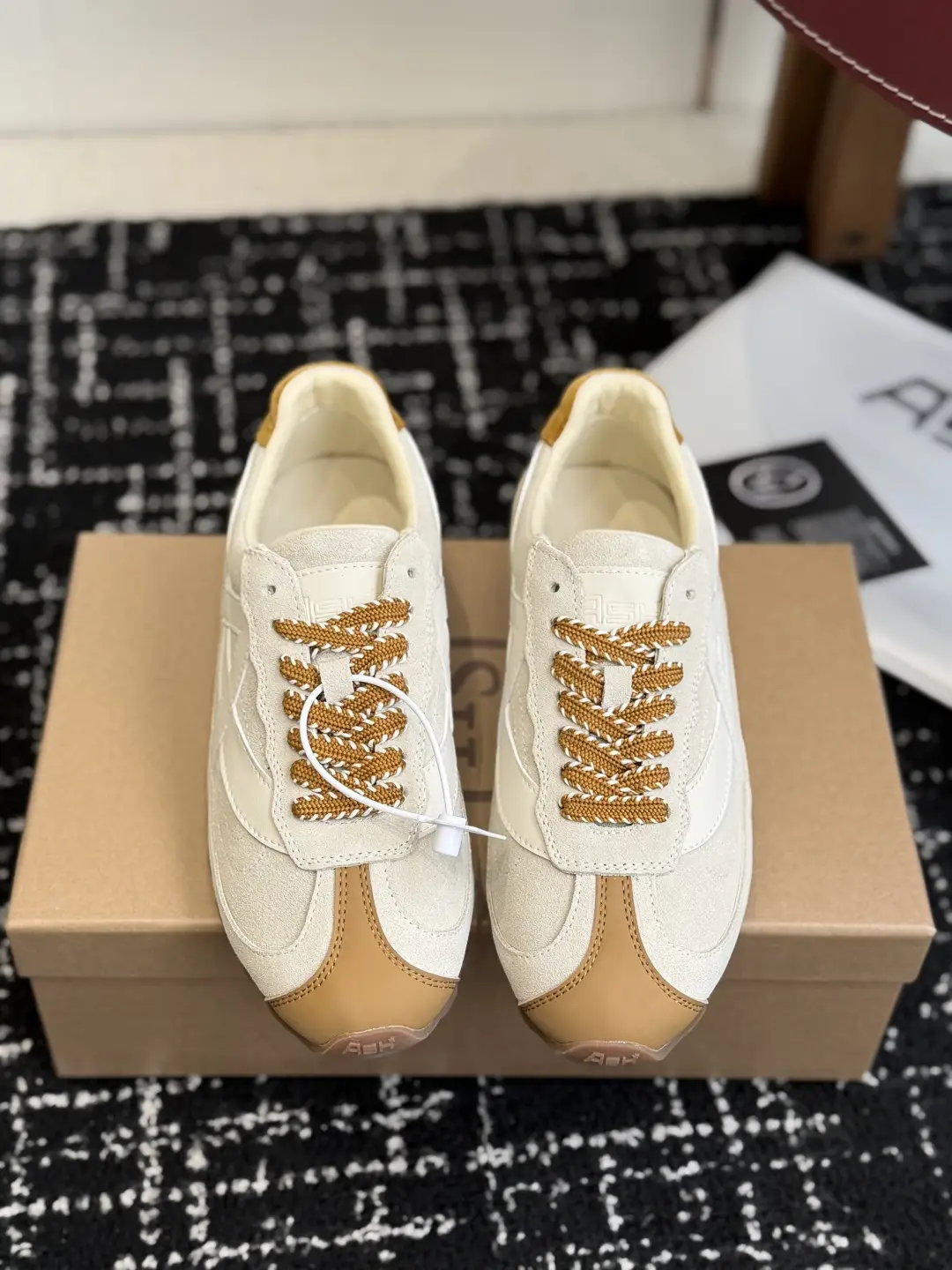Purchasing grade 270
ASH 26ss spring and summer new thin soled German training shoes, one pair can