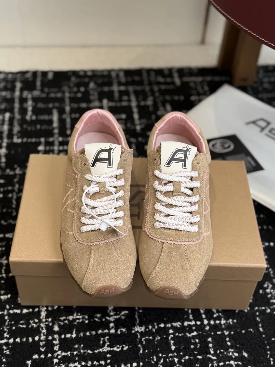 Purchasing grade 270
ASH 26ss spring and summer new thin soled German training shoes, one pair can