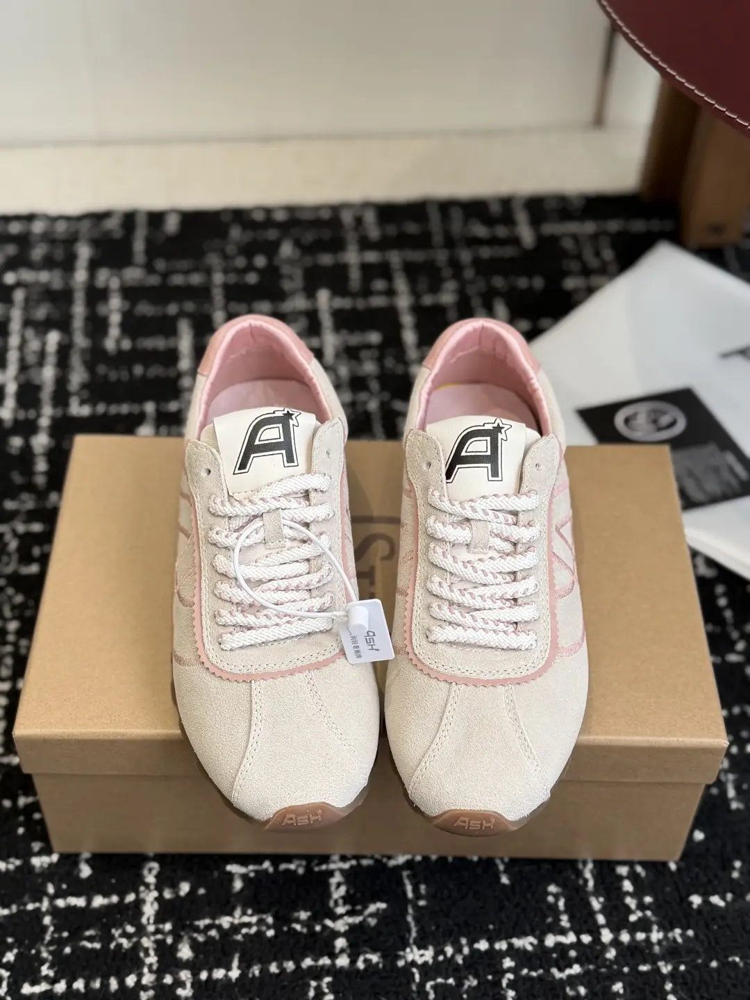 Purchasing grade 270
ASH 26ss spring and summer new thin soled German training shoes, one pair can