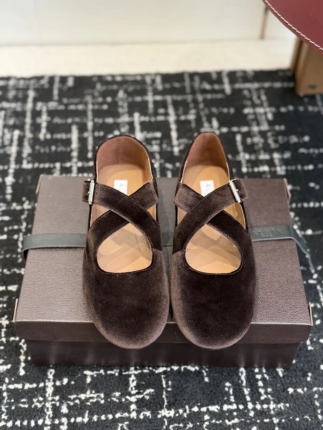 Purchasing grade 300
Alaia autumn/winter fashion show flat bottomed Mary Jane single