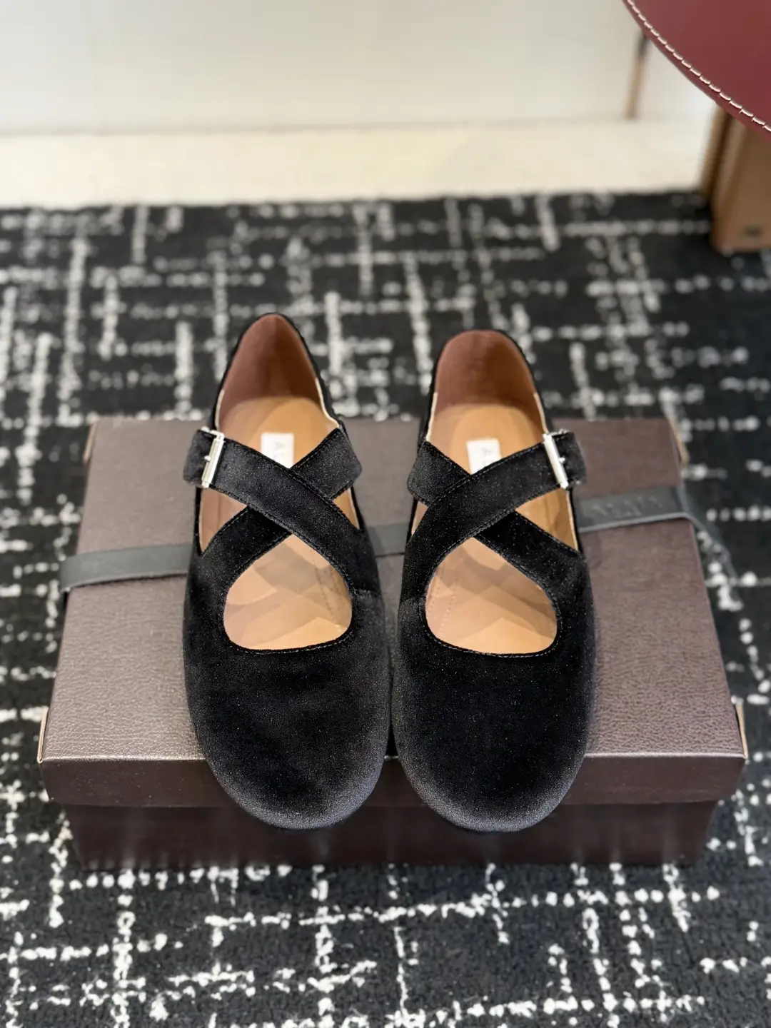 Purchasing grade 300
Alaia autumn/winter fashion show flat bottomed Mary Jane single