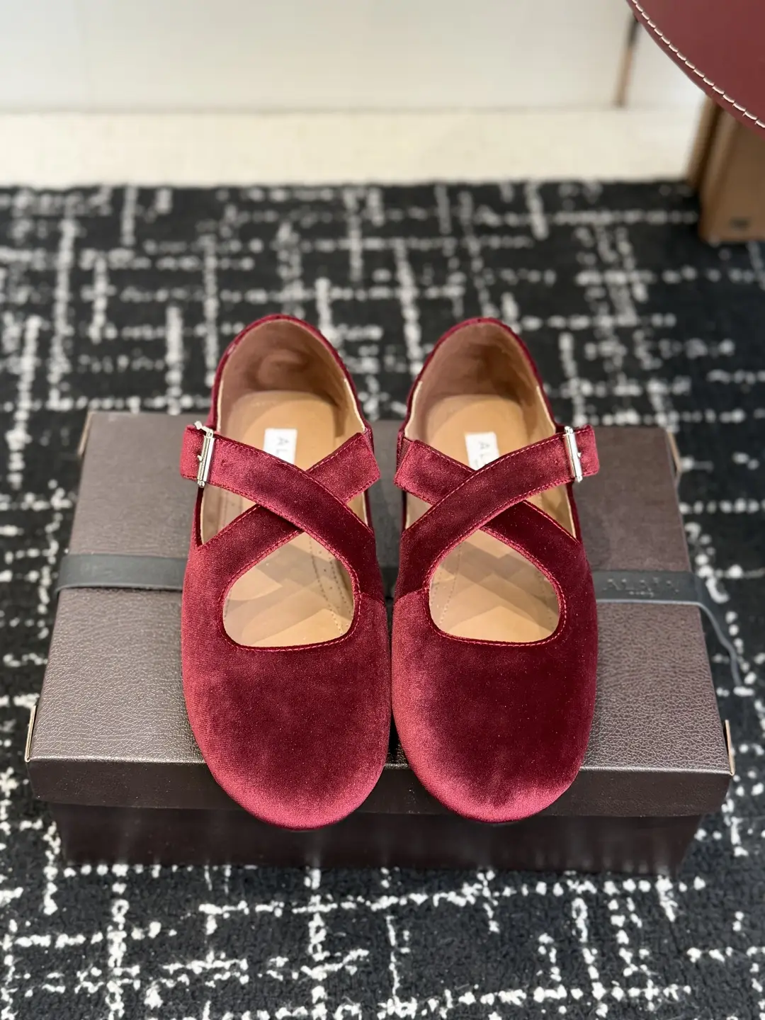 Purchasing grade 300
Alaia autumn/winter fashion show flat bottomed Mary Jane single