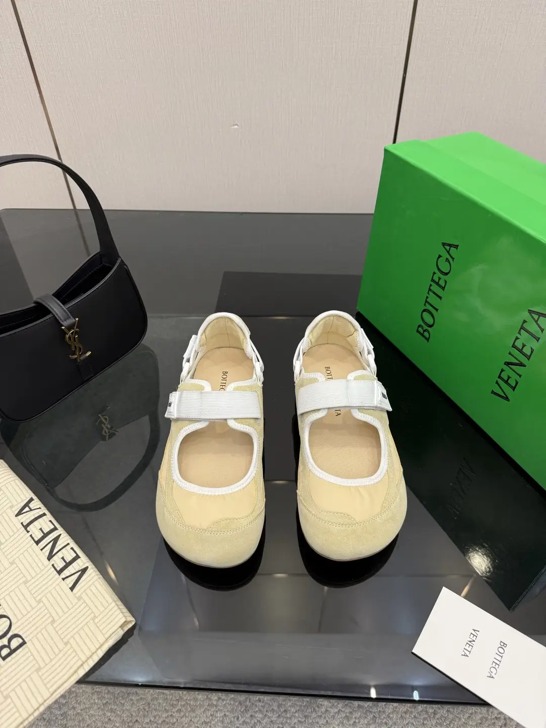 two hundred and ninety
BV Orbit Flash sneakers
Lemon yellow
color blocking