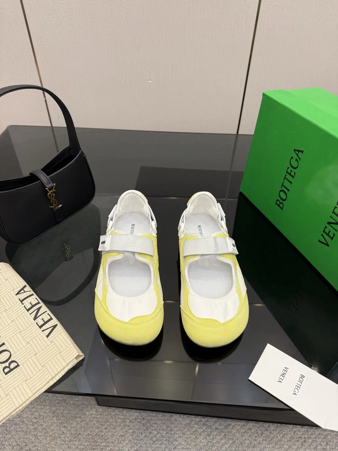 two hundred and ninety
BV Orbit Flash sneakers
Lemon yellow
color blocking