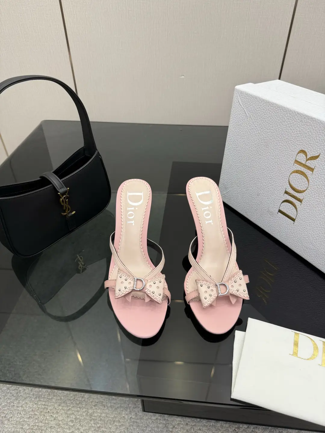 two hundred and ninety
DIOR2025 Spring/Summer New Product: Vintage Style, Girl's Heart Blows Out This