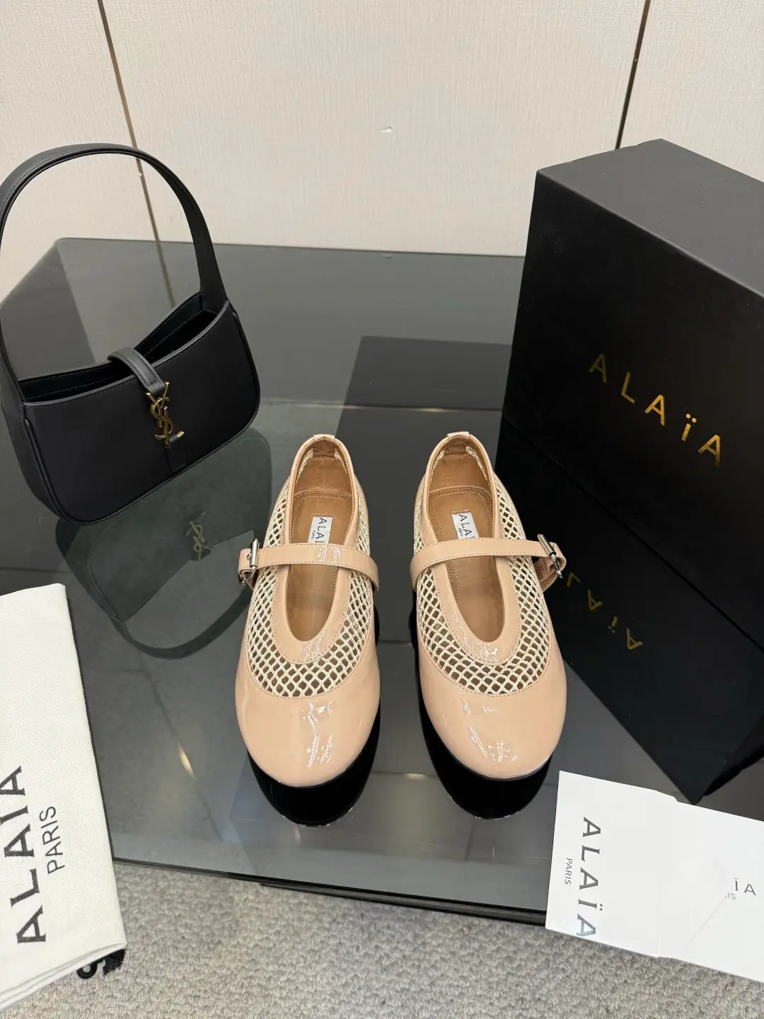 two hundred and ninety
ALAIA | French high-end first tier high-end brand
AzzedineA