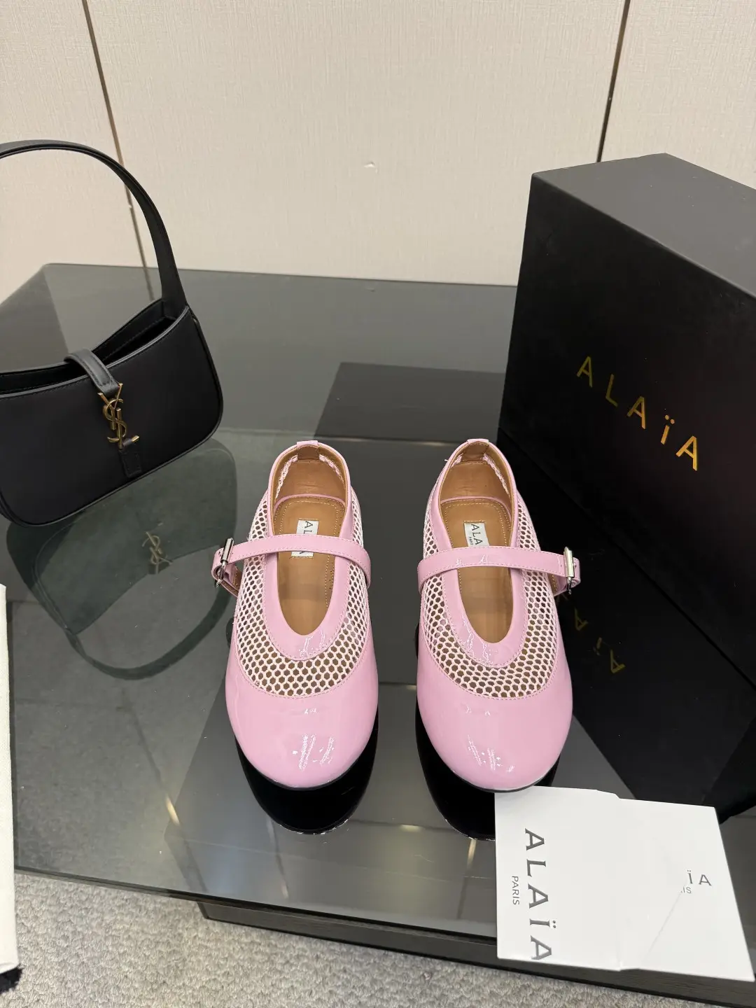 two hundred and ninety
ALAIA | French high-end first tier high-end brand
AzzedineA