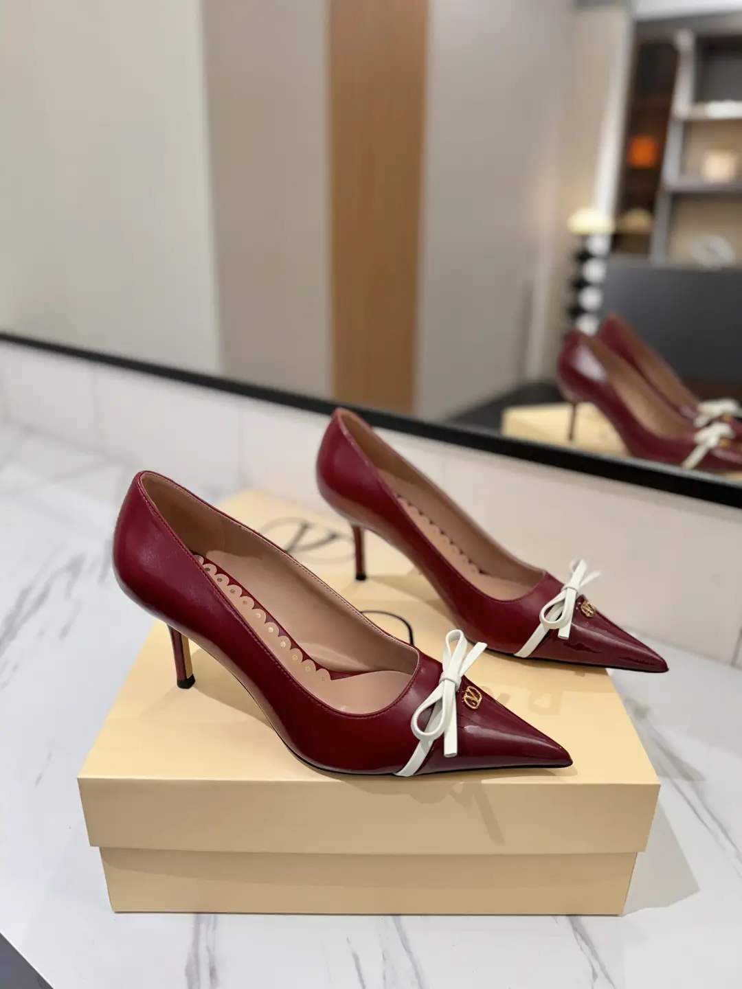 Price: VALENTINO New Edition - The latest single shoe launched by Valentino,