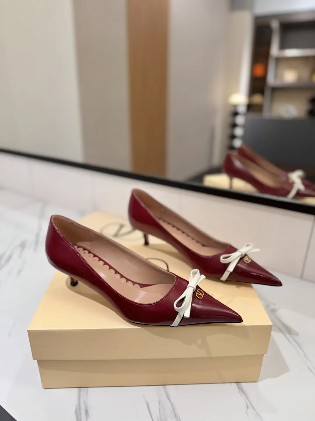 Price: VALENTINO New Edition - The latest single shoe launched by Valentino,