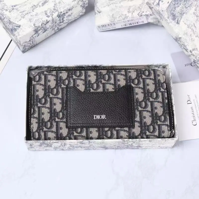 Blue Dior Oblique printed long zipper mini wallet.
Size: 2