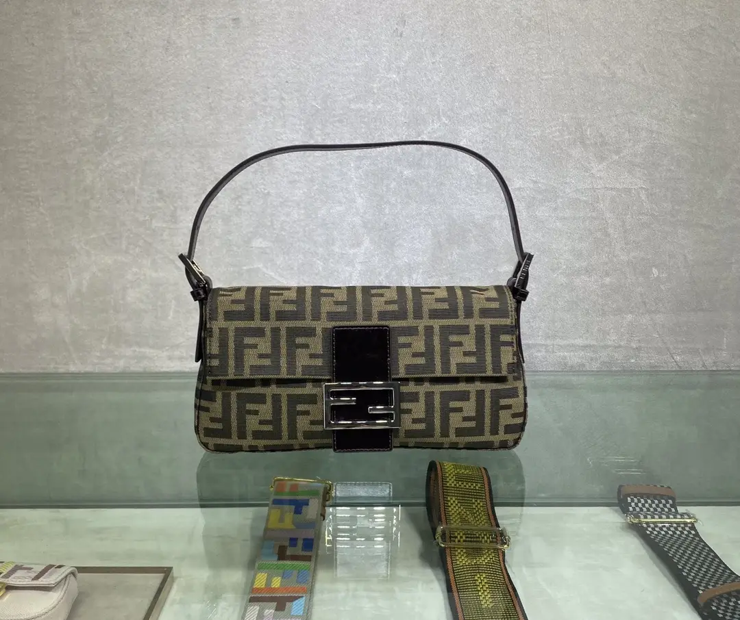 Silver Buckle F Stick Bag Vintage FENDI Vintage Old