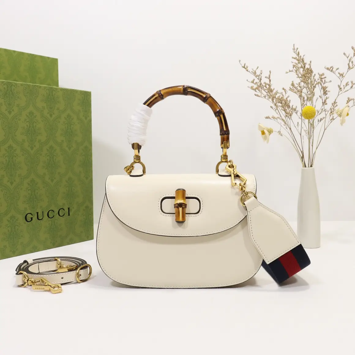 Gucci， Original leather, model number 675797 white leather