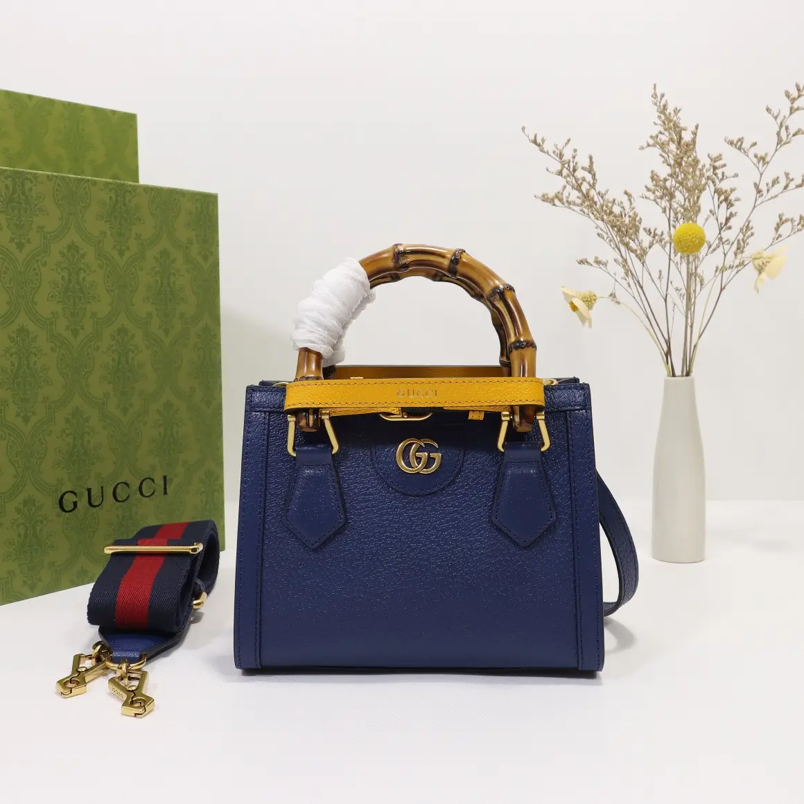 Gucci， Original leather, model number 702732, blue leather size