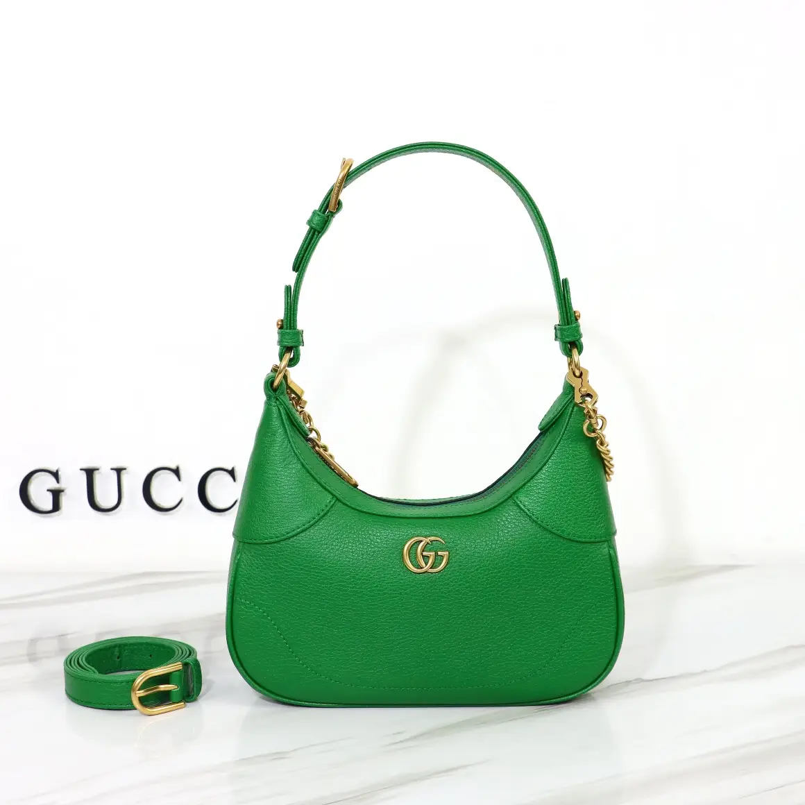 Gucci， Original leather, model number 731817 Green leather size: width 25x
