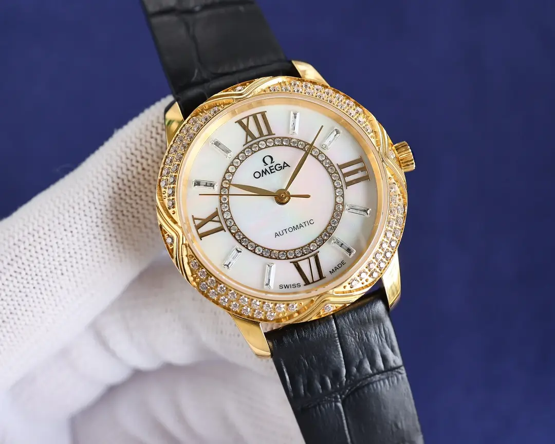 [Rose] [Rose] 2 ⃣ ️0 ⃣ ️2 ⃣ ️3 ⃣ Latest women's shell pattern with full diamonds