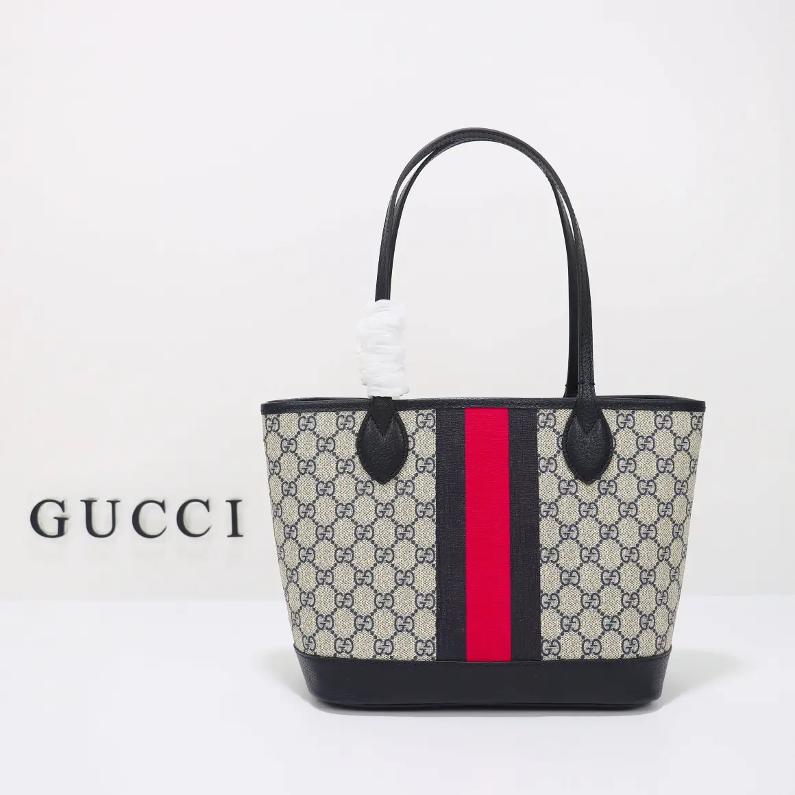 Gucci， Original leather, model number 726762, blue adhesive